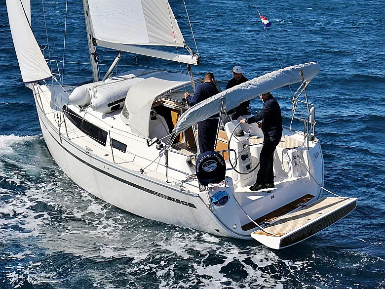BAVARIA C 33 