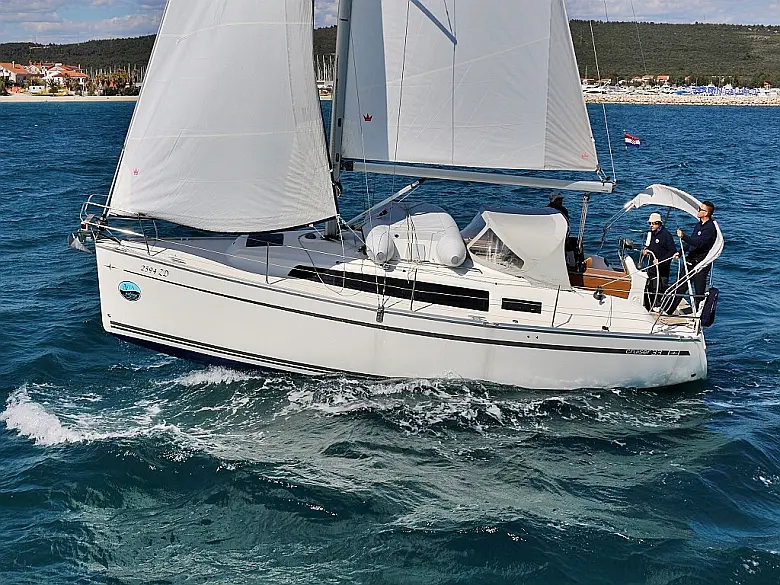 BAVARIA C 33 