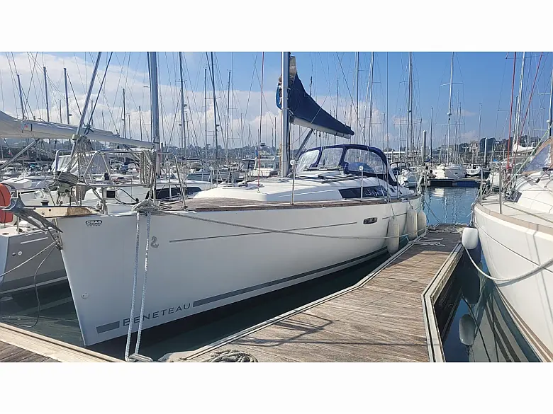 Oceanis 37