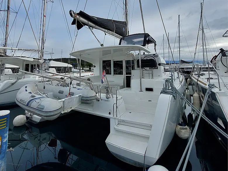 Lagoon 40 (2)