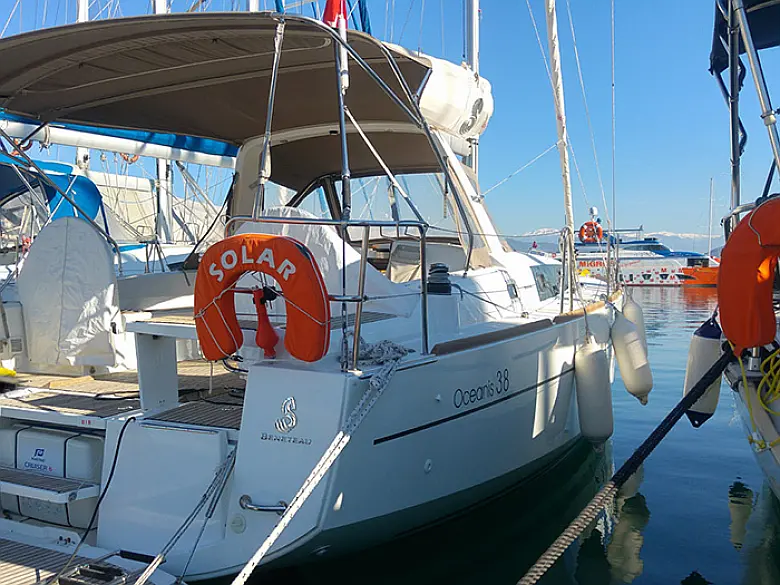 Oceanis 38